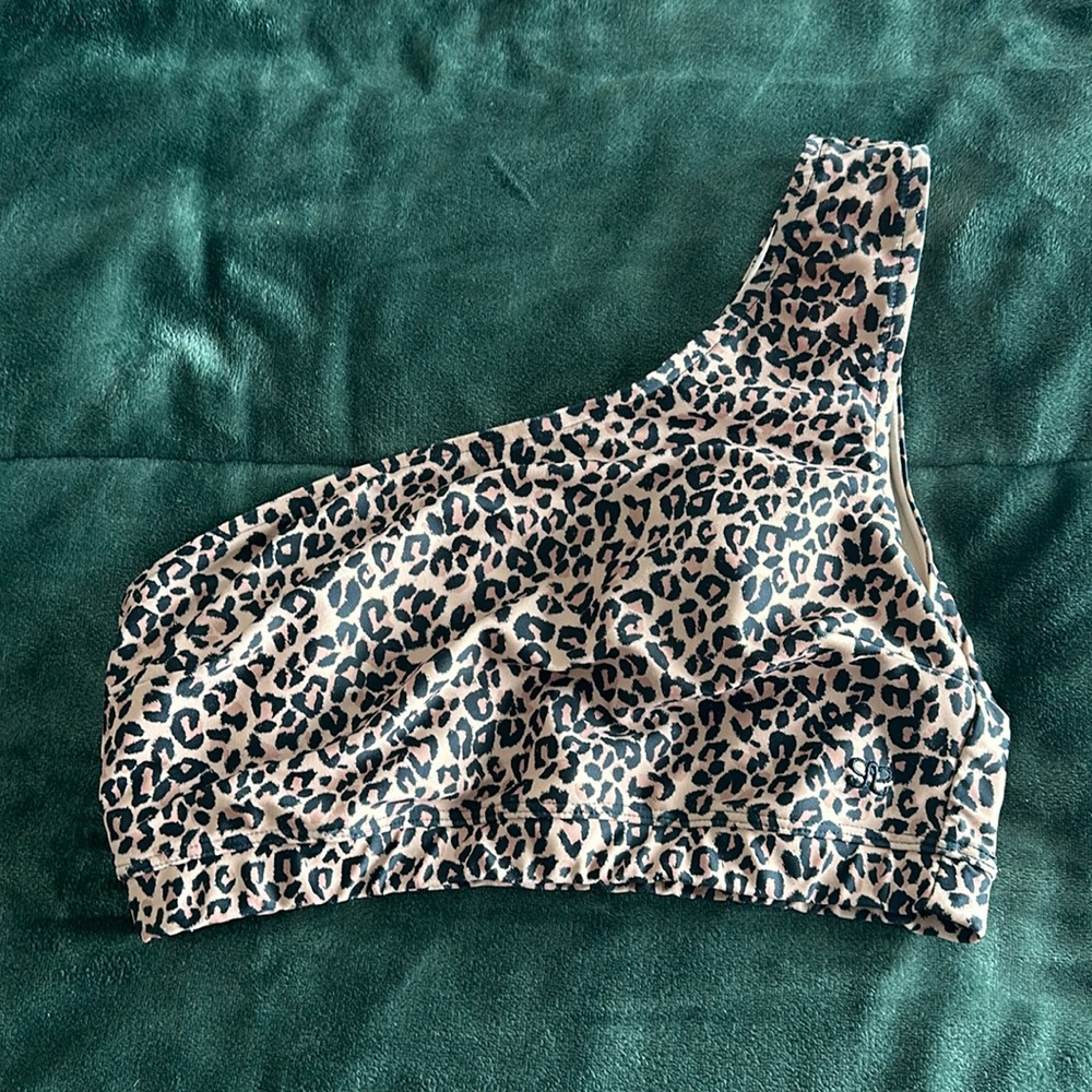 Albion cheetah swim top size medium